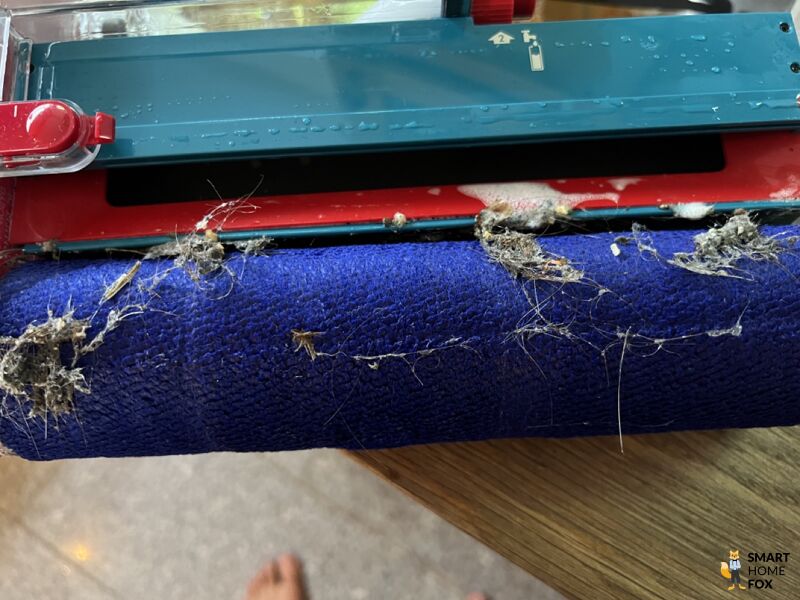 Dyson V15s Submarine Wischen ohne Saugen: Haare und Schmutz an der Nasswalze